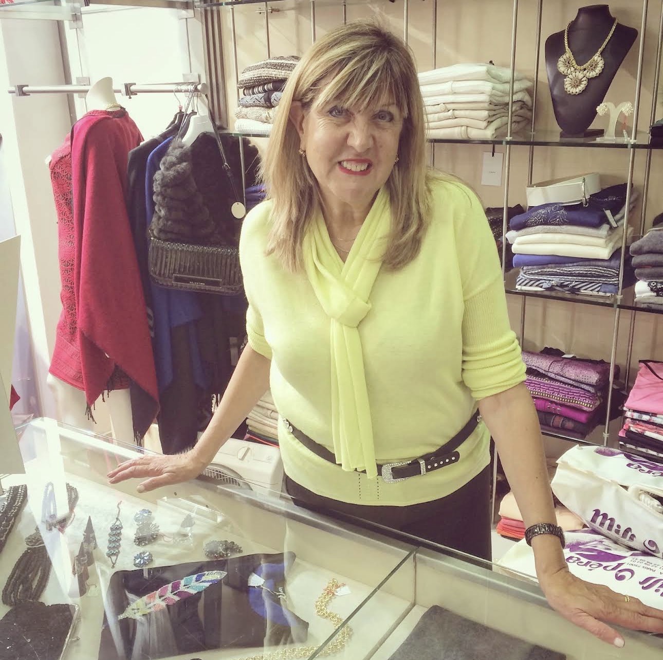 Eva,Miss Opéra 店主,在歌剧院大道的精品店内